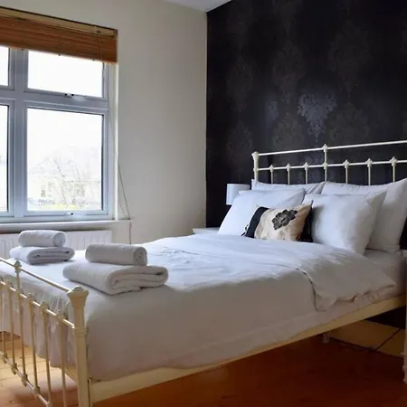 4 Bedroom House Апартаменты *